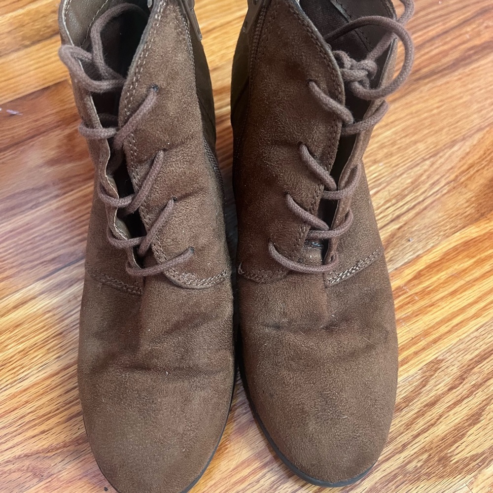 Source Unknown Brown Lace Up Boots with Suede Finish